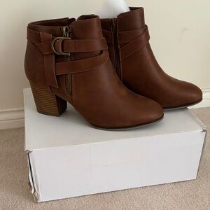 Sz 12 wide, Brown faux leather Ankle Boots